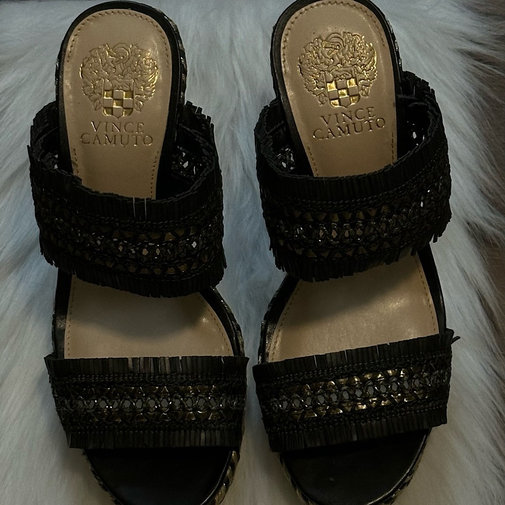 Black/natural (gold) Vince Camuto Wedge size 7.5